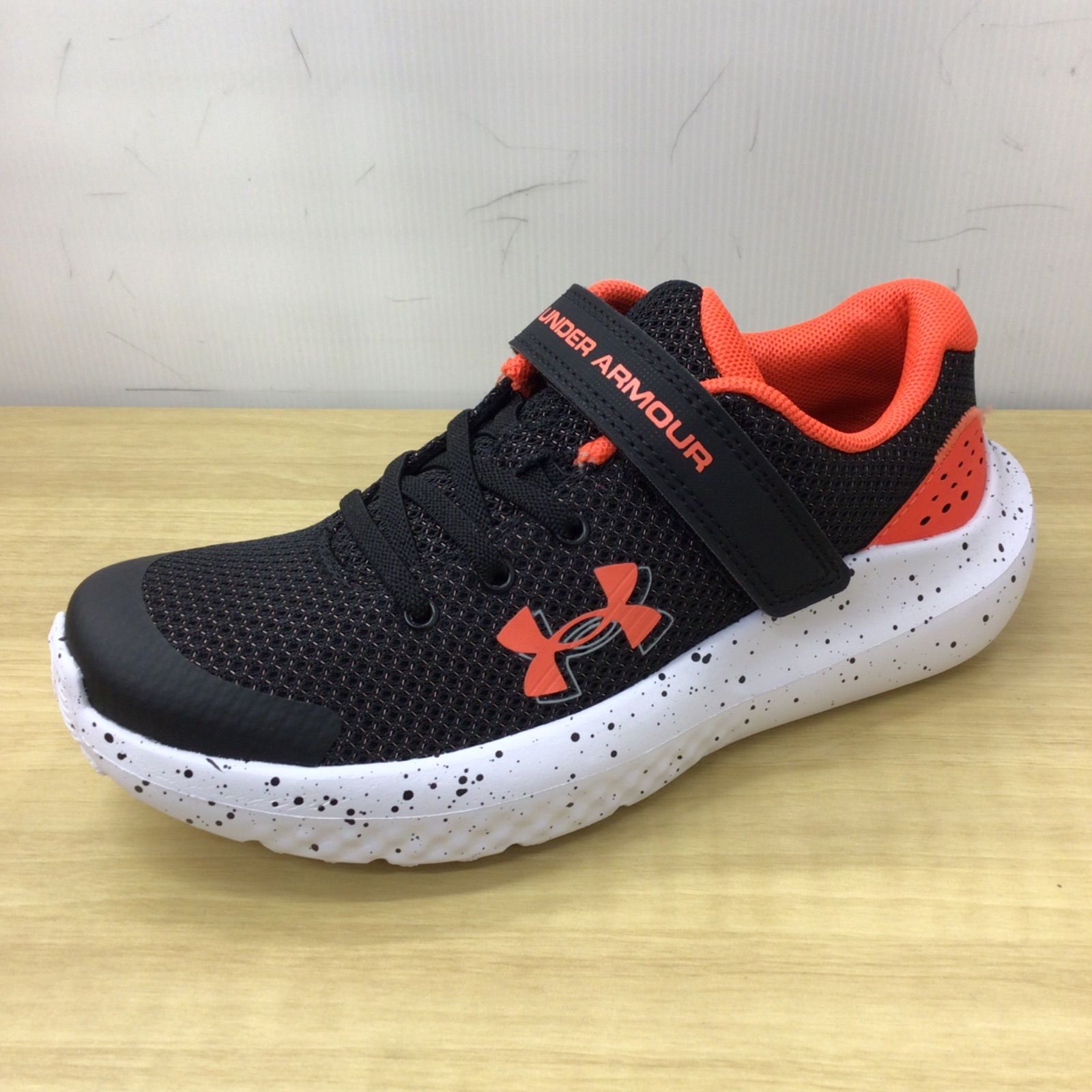 新品未使用 アンダーアーマー UNDER ARMOUR ボーイズ こども キッズ 