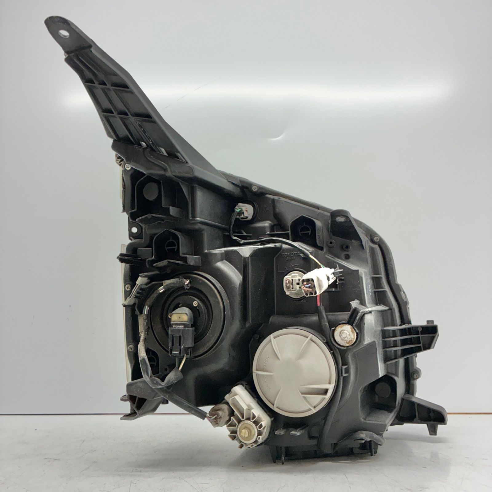Y【コーティング済】トヨタ ZRR70 ZRR75 70系 ヴォクシー 前期 ヘッド 