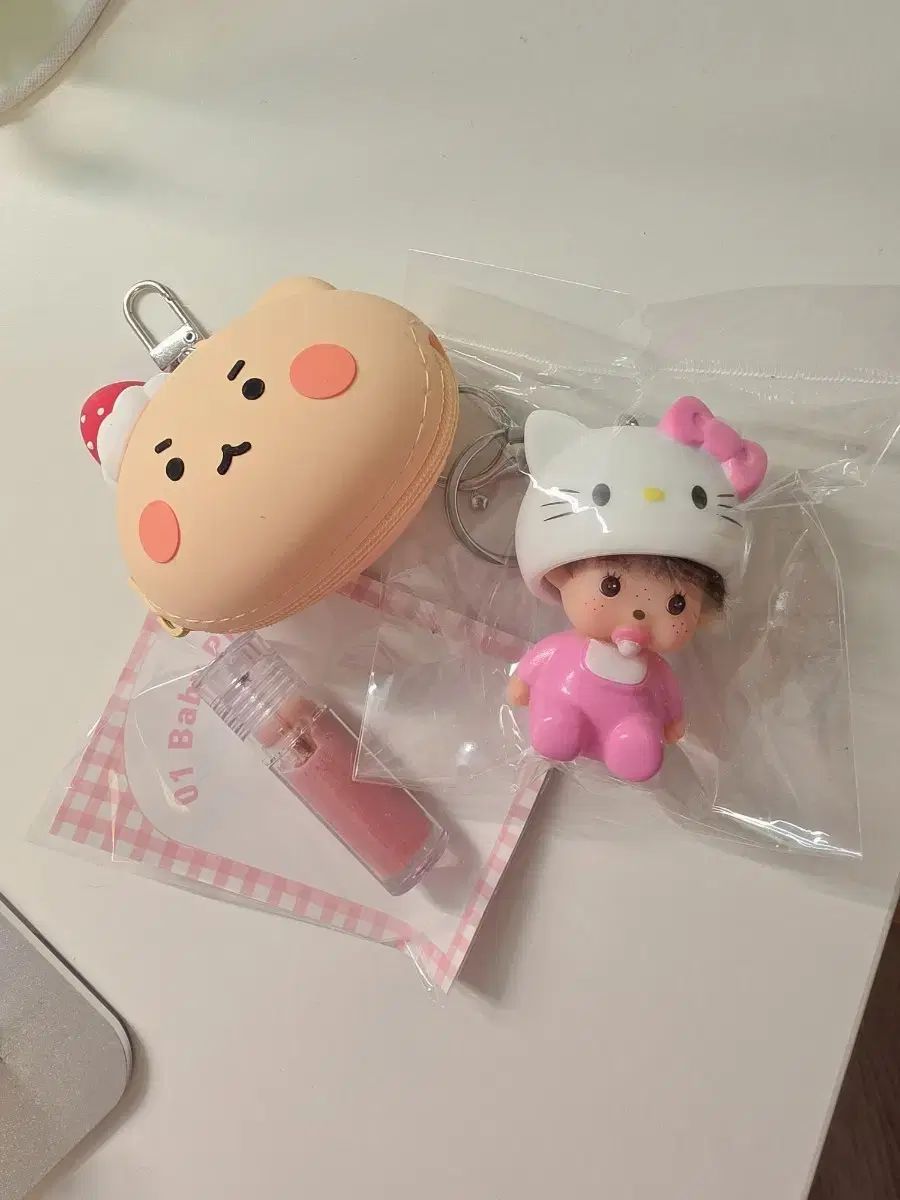 망곰이キーホルダー + ハローキティ モンチッチ キーホルダー + ウール羽毛ティント 01号