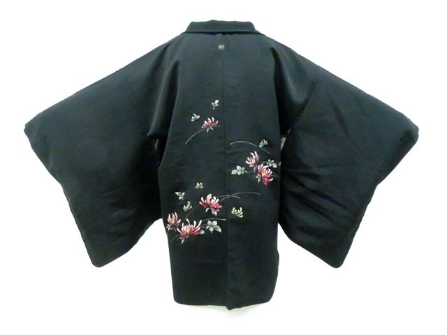 一輝堂】黒羽織 縫紋 金糸 刺繍 花 羽織紐付 正絹 着物 身丈約 一輝堂】黒羽織 縫紋 金糸 刺繍 花 羽織紐付 正絹 着物 身丈約