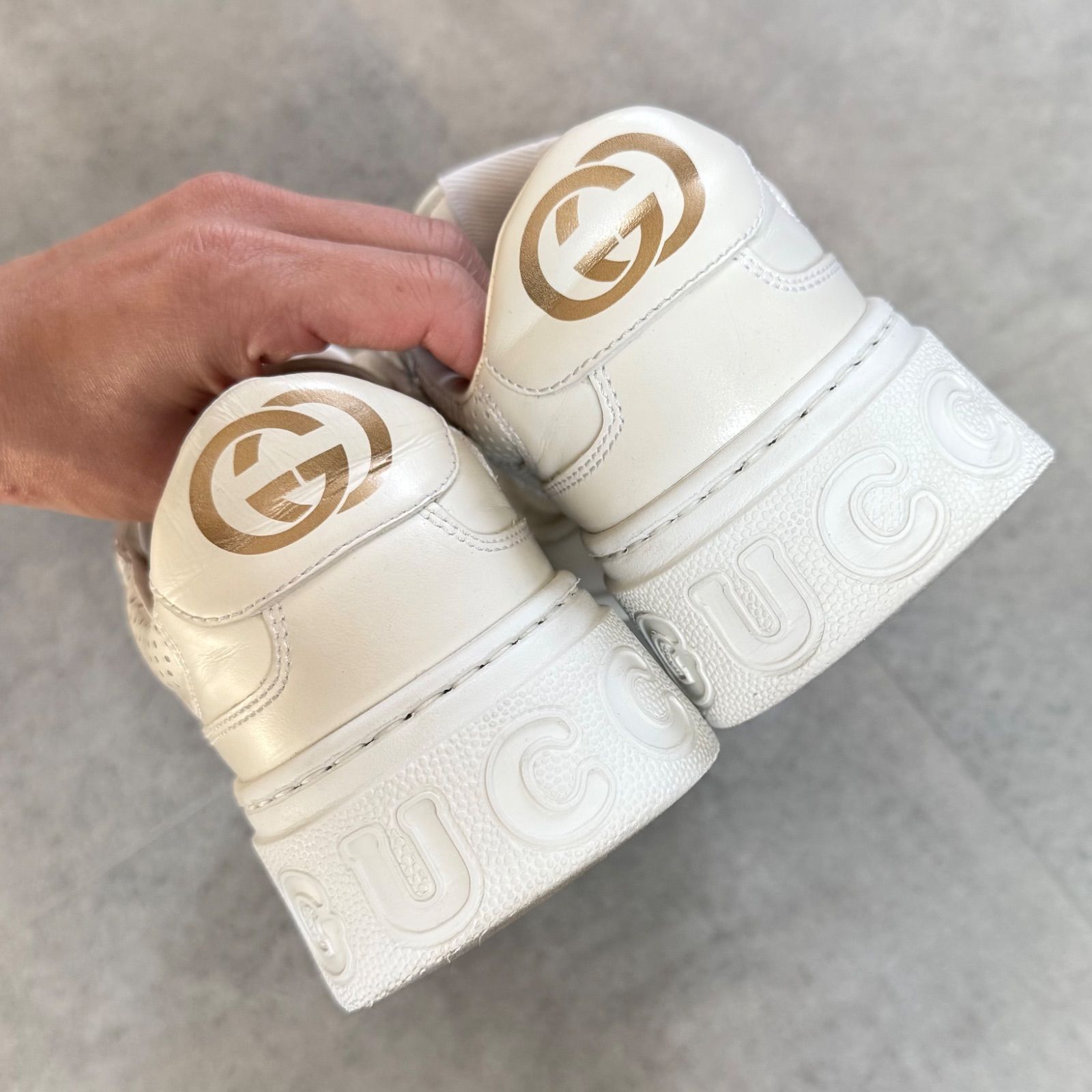 GUCCI グッチ GGエンボススニーカー インターロッキング ジャンボ 