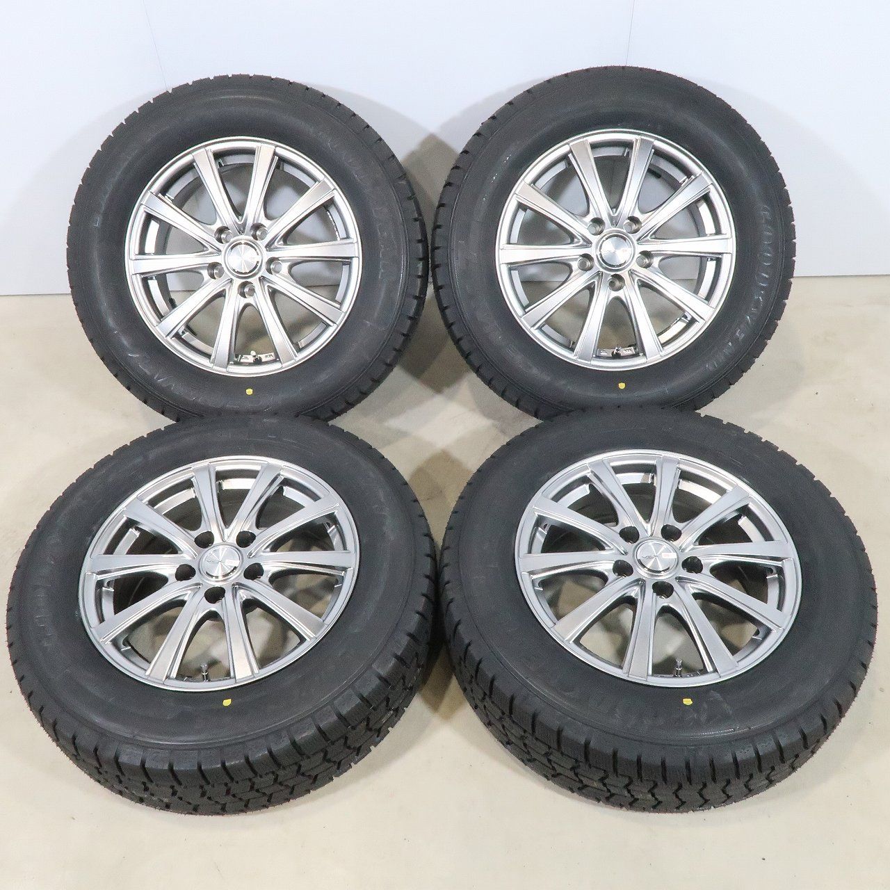 C-HRに！エコフォルム+グッドイヤー製215/60R17 バリ溝スタッドレス！ C-HRに！エコフォルム+グッドイヤー製215/60R17 バリ溝スタッドレス
