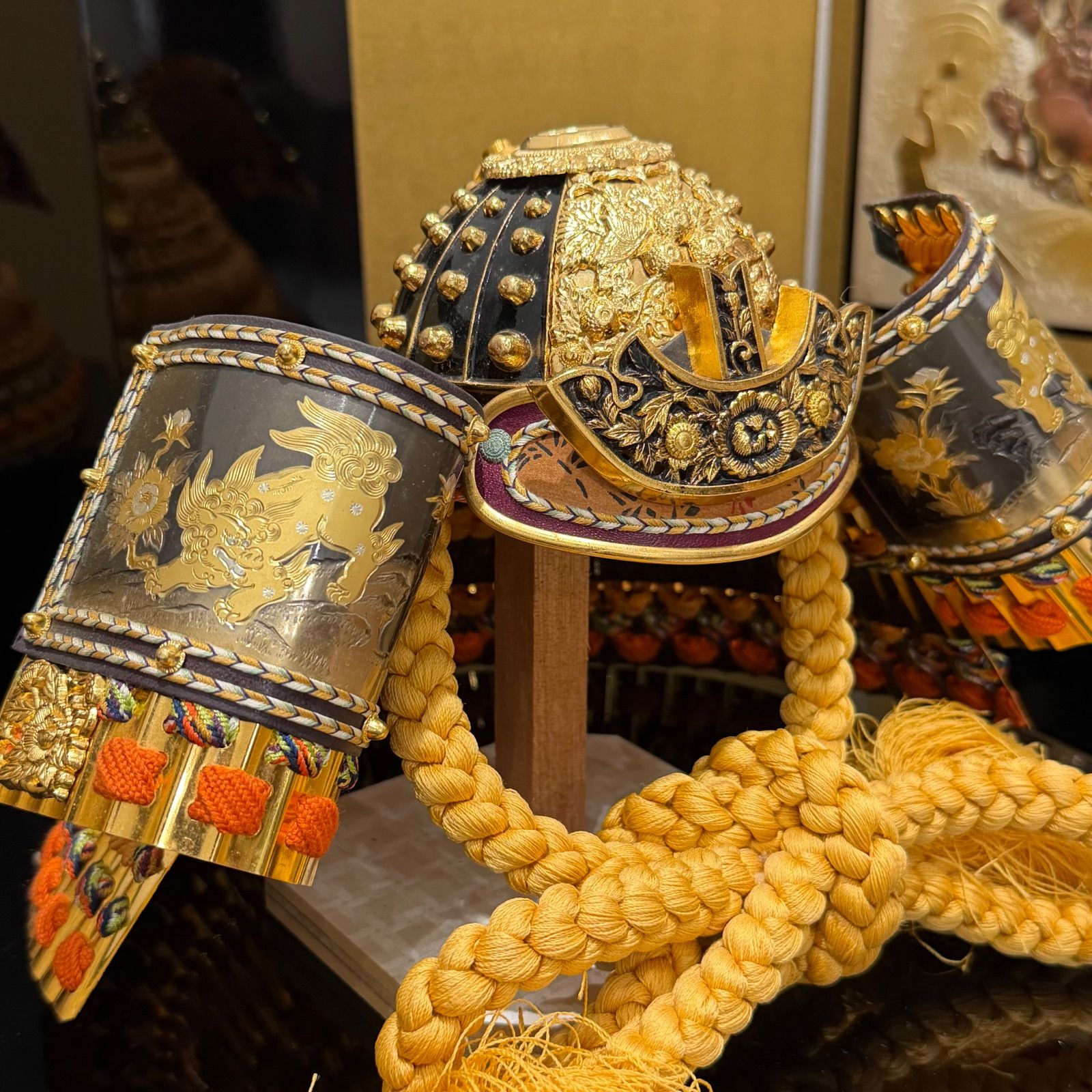 極美品】五月人形 兜飾り 彫金 龍・雷神 屏風付 フルセット - メルカリ