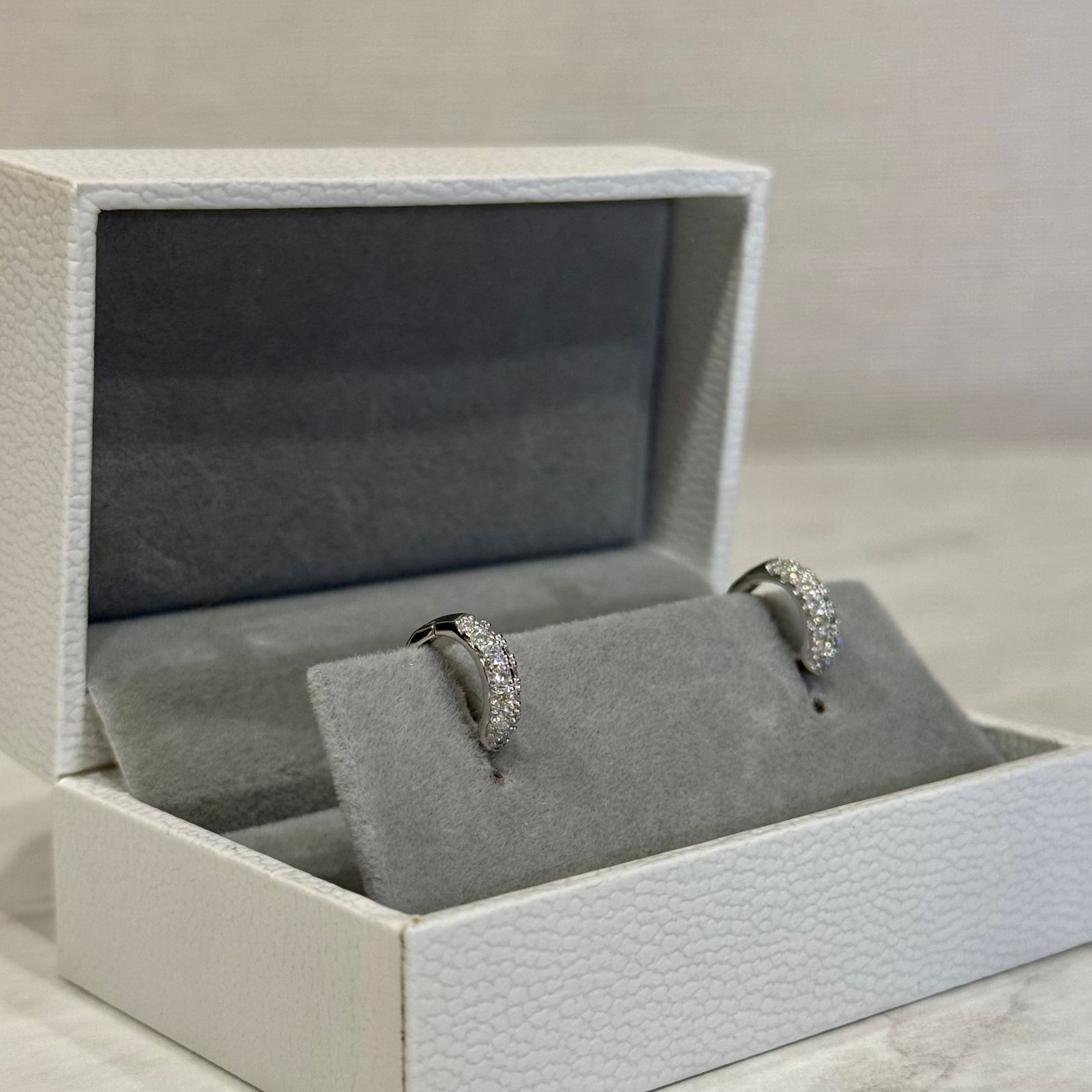モアサナイト　パヴェフープピアス　Silver925 プラチナ仕上げ　金アレ対応 モアサナイト パヴェピアス ミニフープ S925プラチナ加工 金属