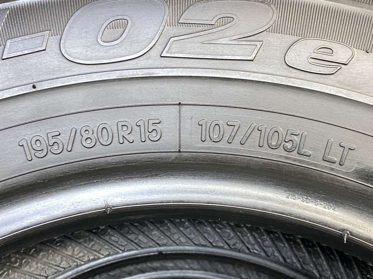 8 TOYO V-02e 195/80R15 107/105L LT ノーマル TOYO V-02e 195/80R15 107/
