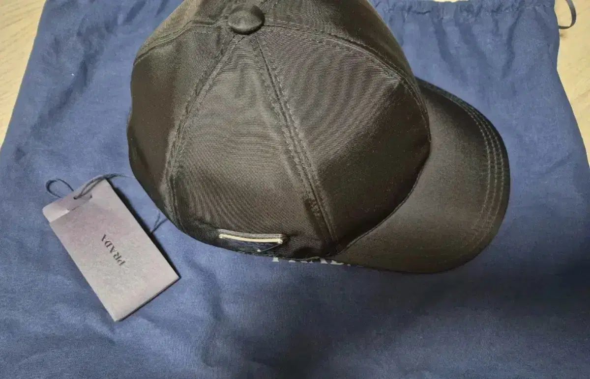 PRADA プラダ ベースボールキャップ Mサイズ 出品 正規品 PRADA プラダ 