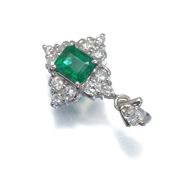 淡テリ・天然エメラルド0.41ct ペントップ Pt900 フラワー エメラルド 