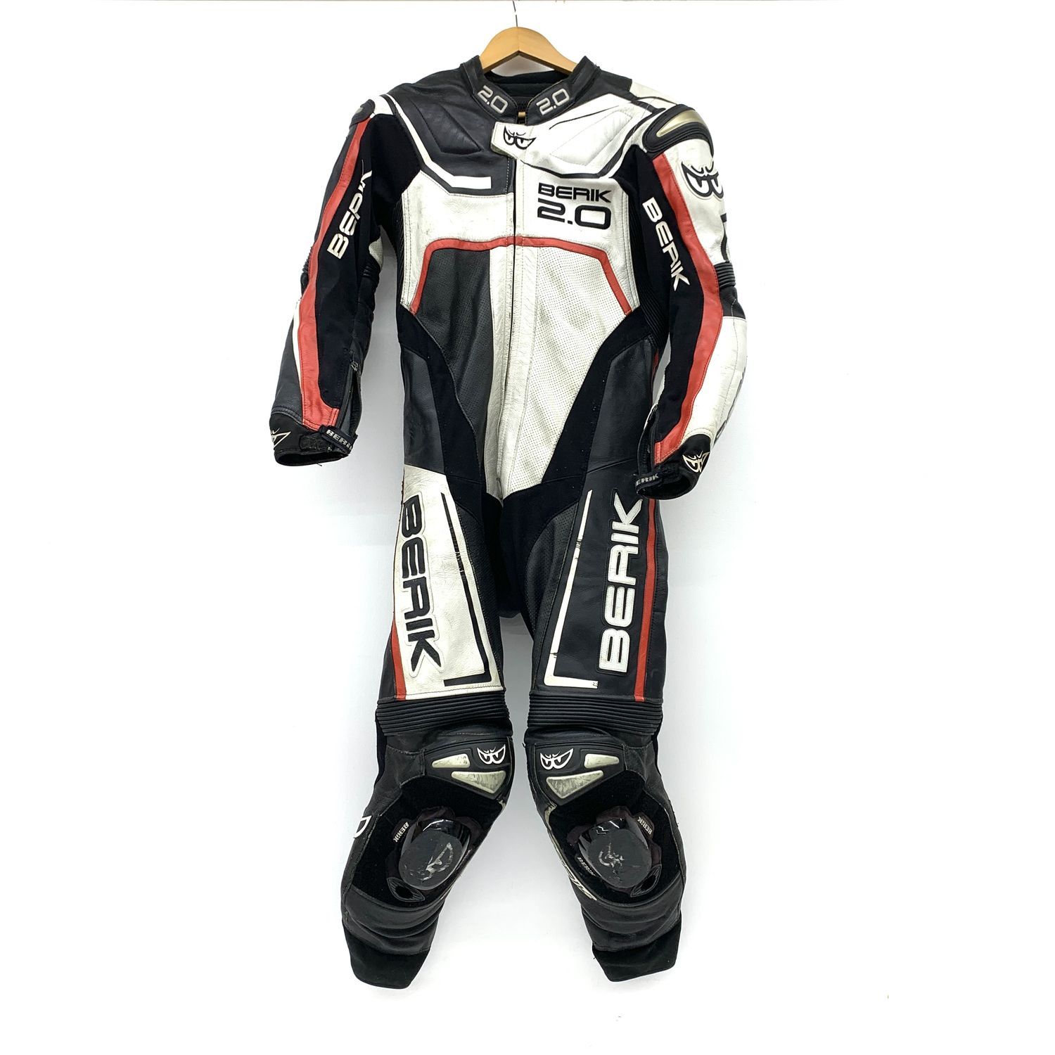 ☆加古川物流中古 BERIK 2.0 レーシングスーツ 革ツナギ サイズ54 ☆加古川物流中古 BERIK 2.0 レーシングスーツ 革ツナギ サイズ54