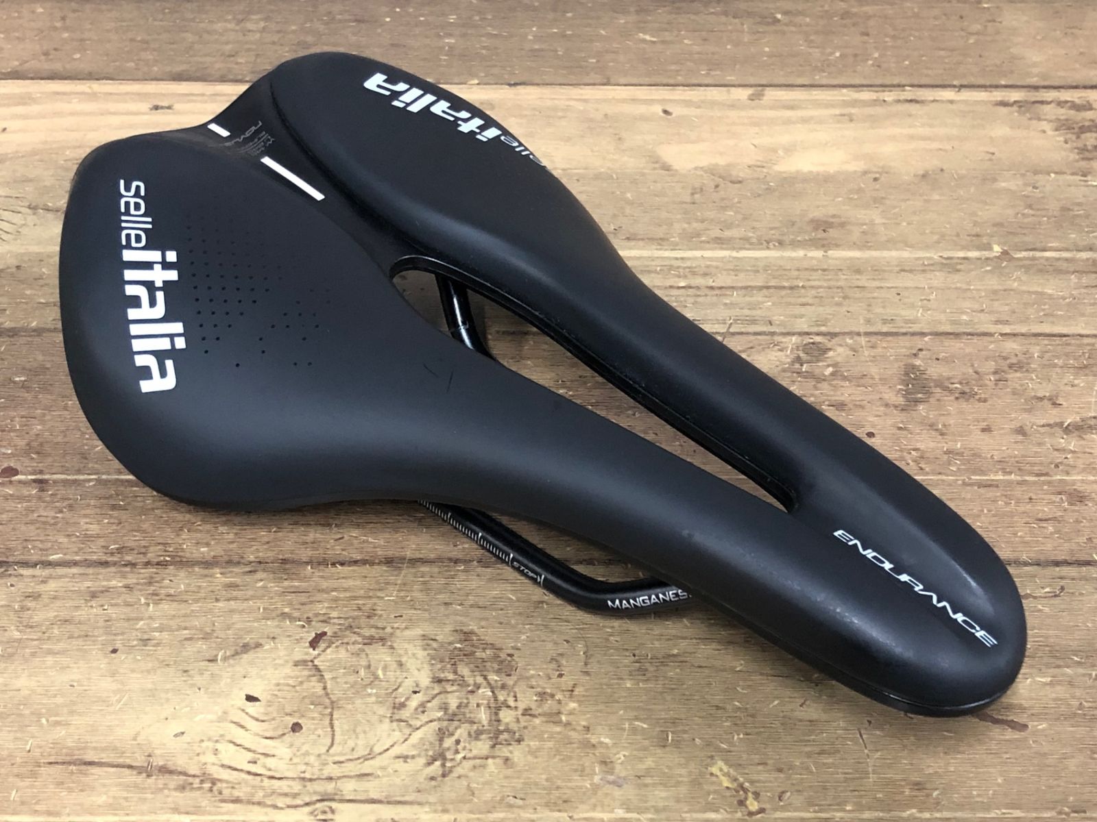 SELLE ITALIA 「セライタリア」 FLITE TITANIUM サドル ⁄ 阪急塚口店