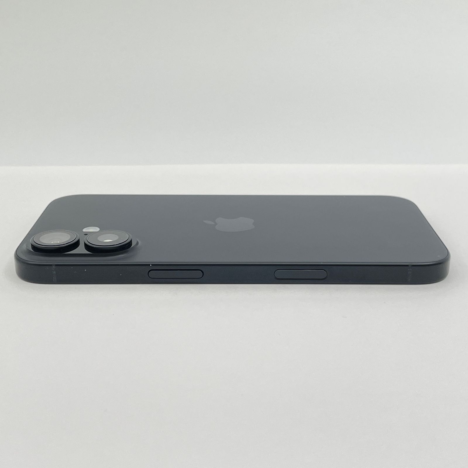 iPhone 16 128GB ブラック SIMフリー バッテリー100% - メルカリ