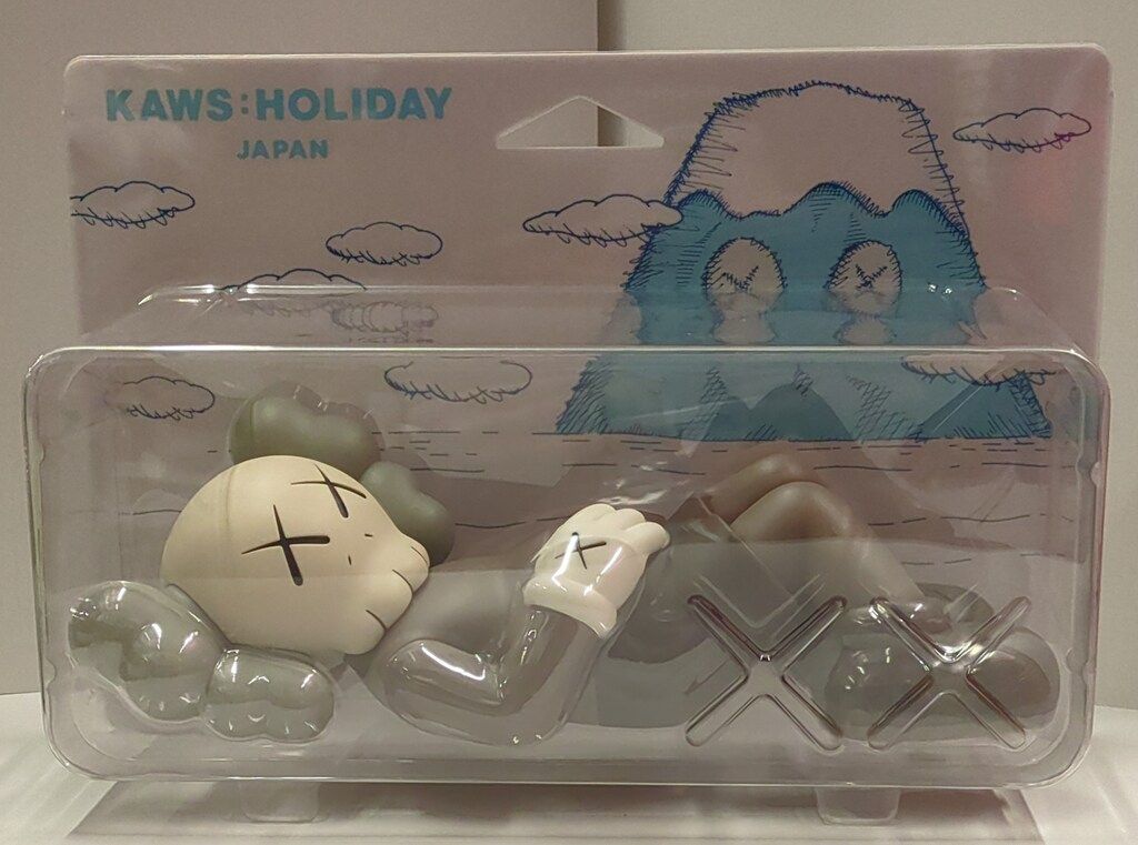 ALL RIGHTS RESERVED KAWS:HOLIDAY KAWS:HOLIDAY JAPAN VINYL FIGURE