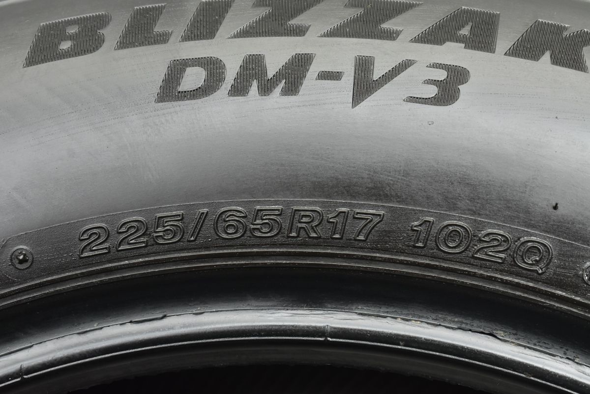 バリ溝ブリヂストン ブリザック DM-V3 225⁄65R17 2023年製 4本