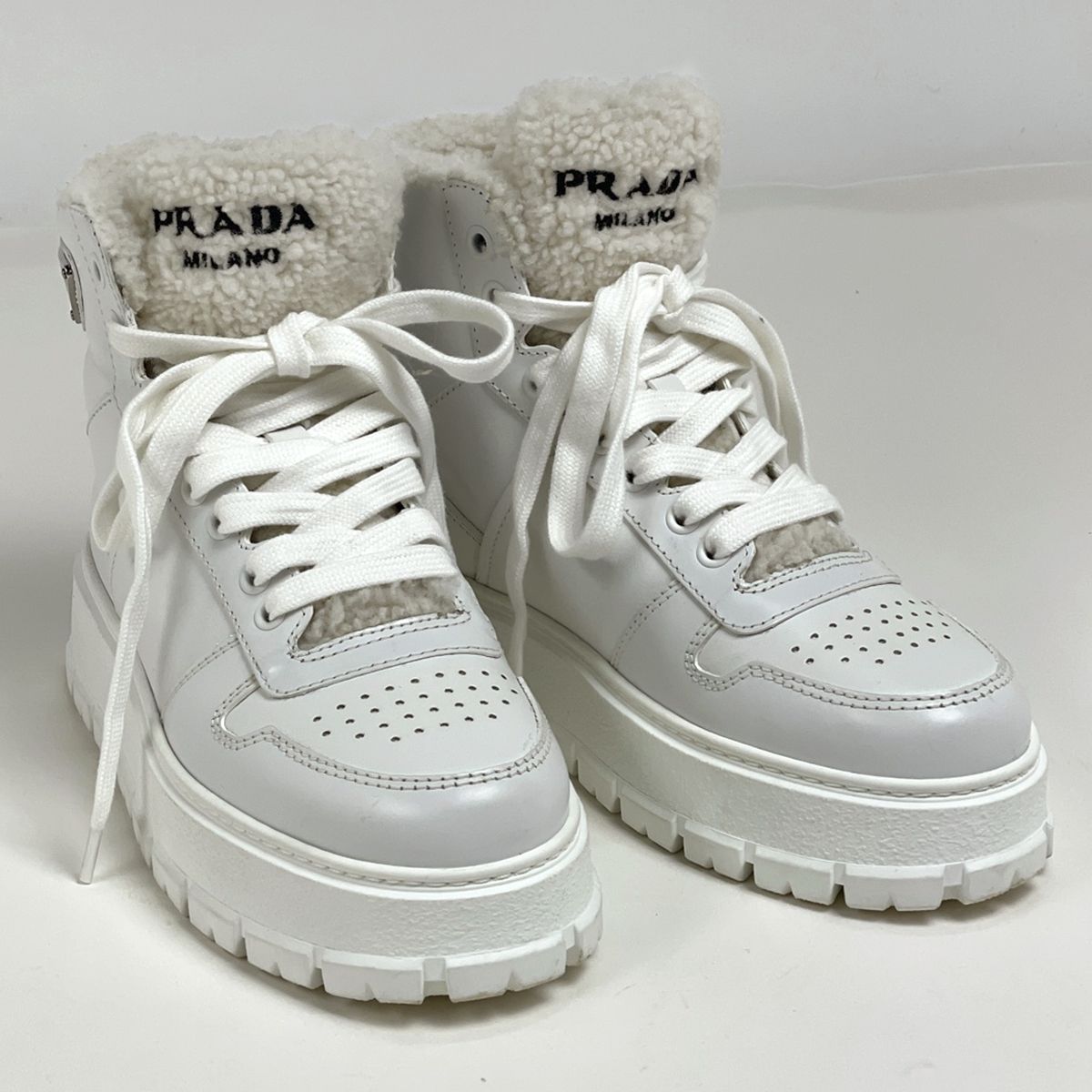 プラダ PRADA ロゴプレート ハイカット スニーカー ボア 靴 スニーカー 
