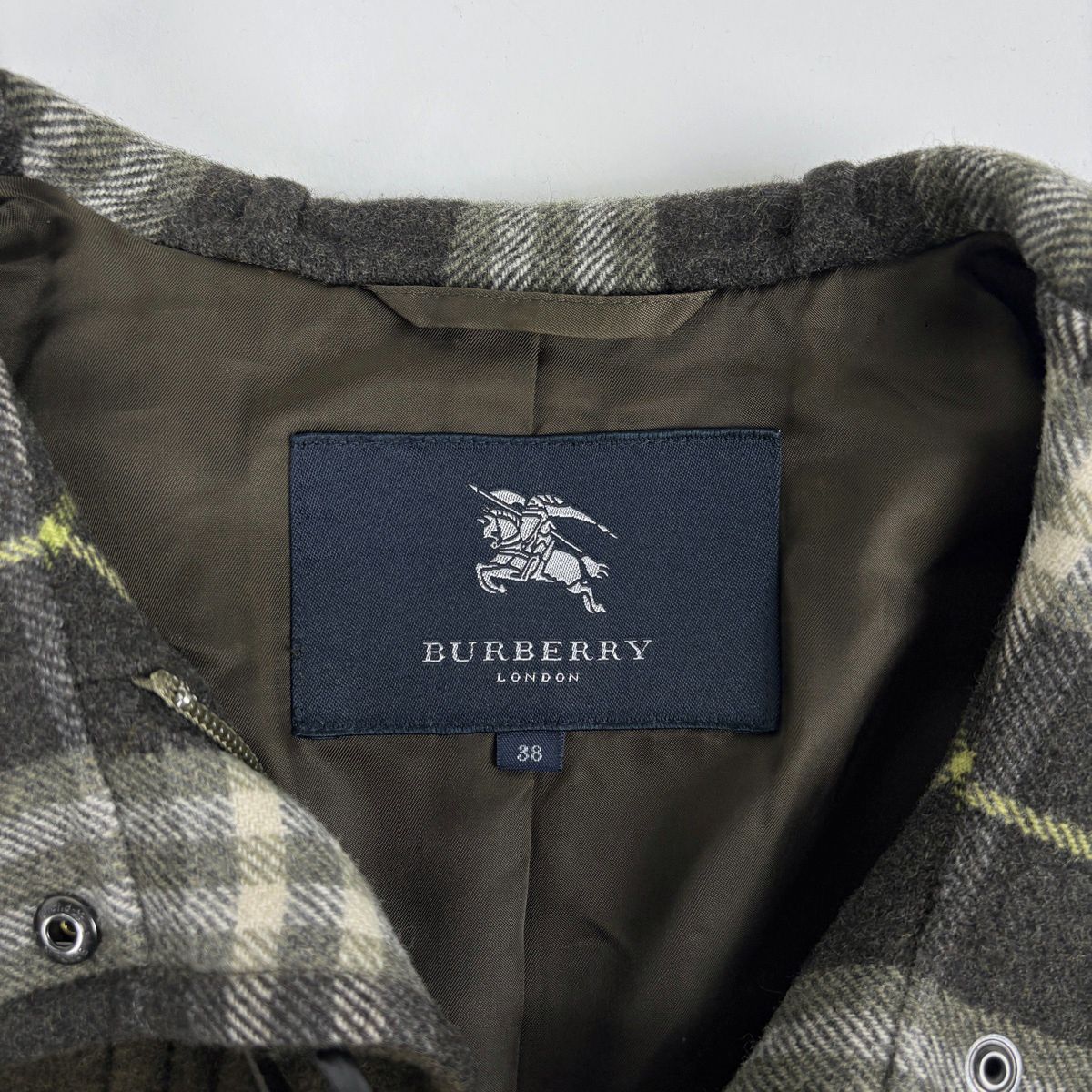 バーバリー BURBERRY ダッフルコート フーディ カーキ FN060-057-70