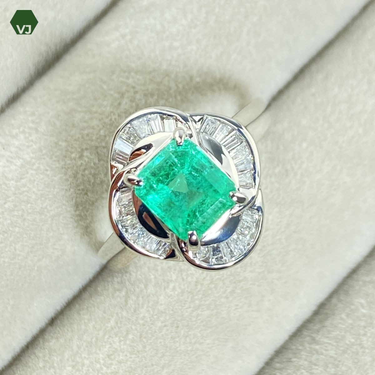 33-15】エメラルド ダイヤモンド リング E0.89ct D0.3ct 【中古 