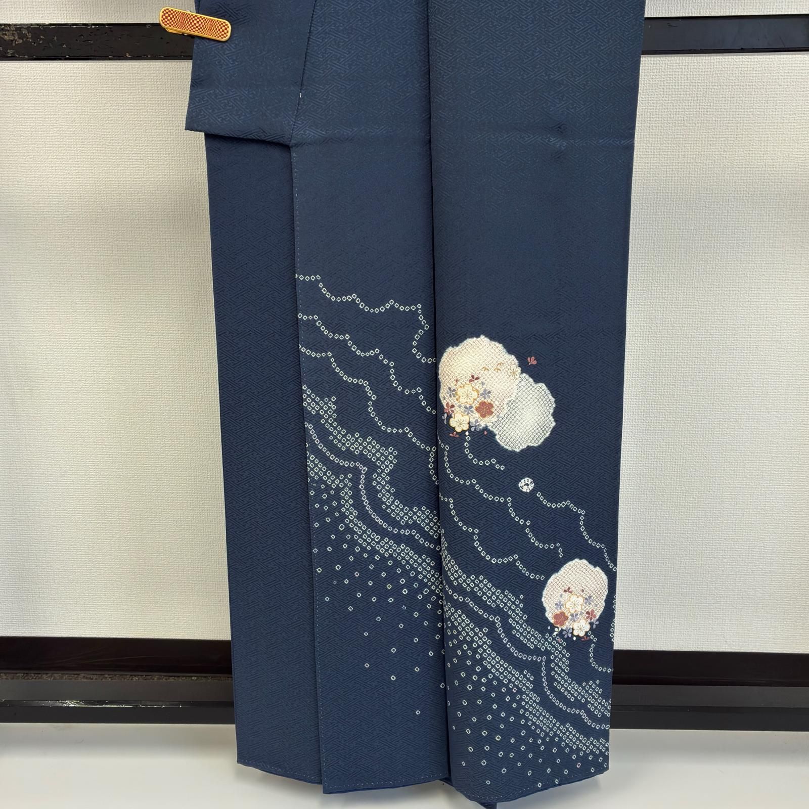 付下げ 刺繍 絞り 裄67.5 紗綾形の地紋 紋無し 正絹 着物 MK 付下げ 刺繍 絞り 裄67.5 紗綾形の地紋 紋無し 正絹 着物 MK