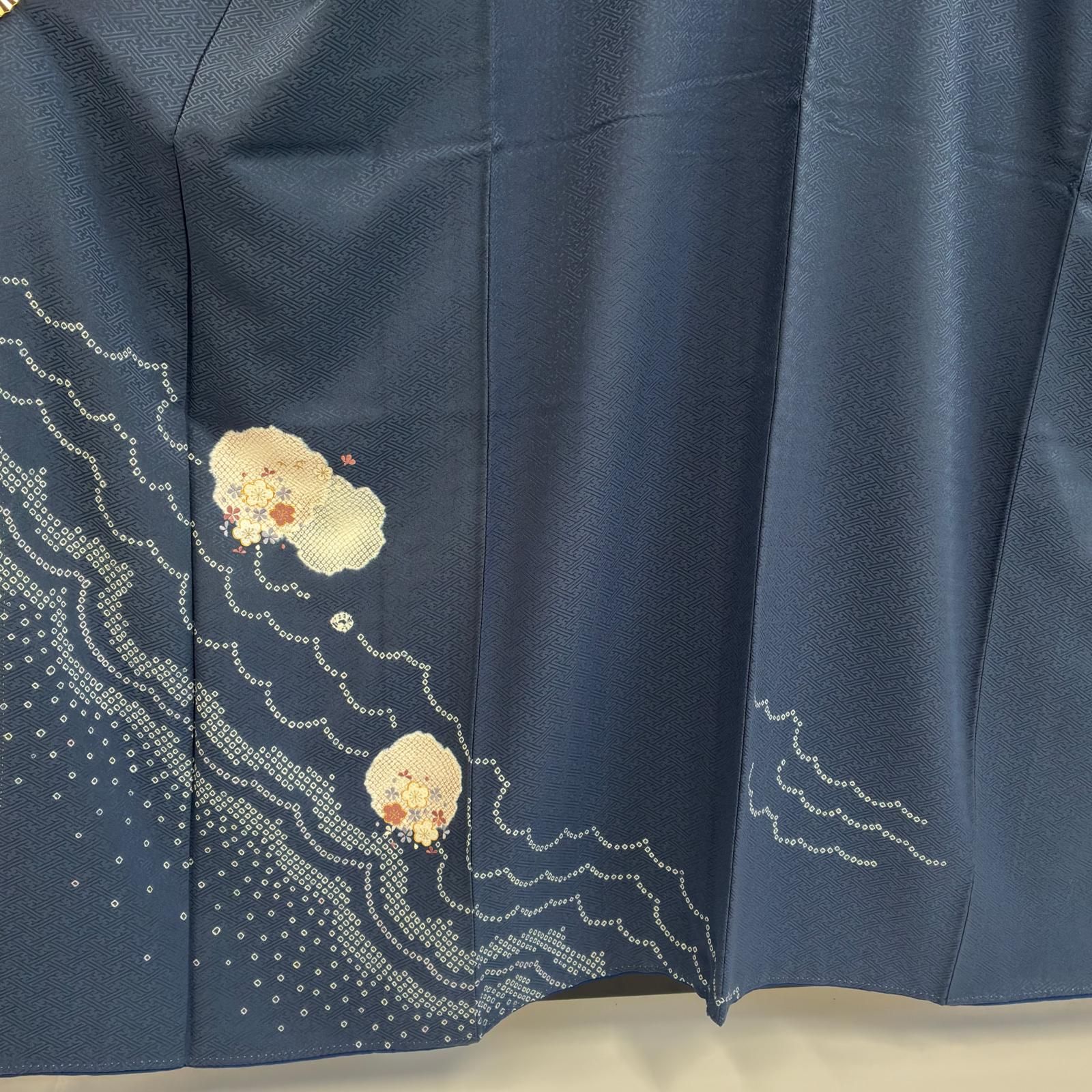 付下げ 刺繍 絞り 裄67.5 紗綾形の地紋 紋無し 正絹 着物 MK 付下げ 刺繍 絞り 裄67.5 紗綾形の地紋 紋無し 正絹 着物 MK