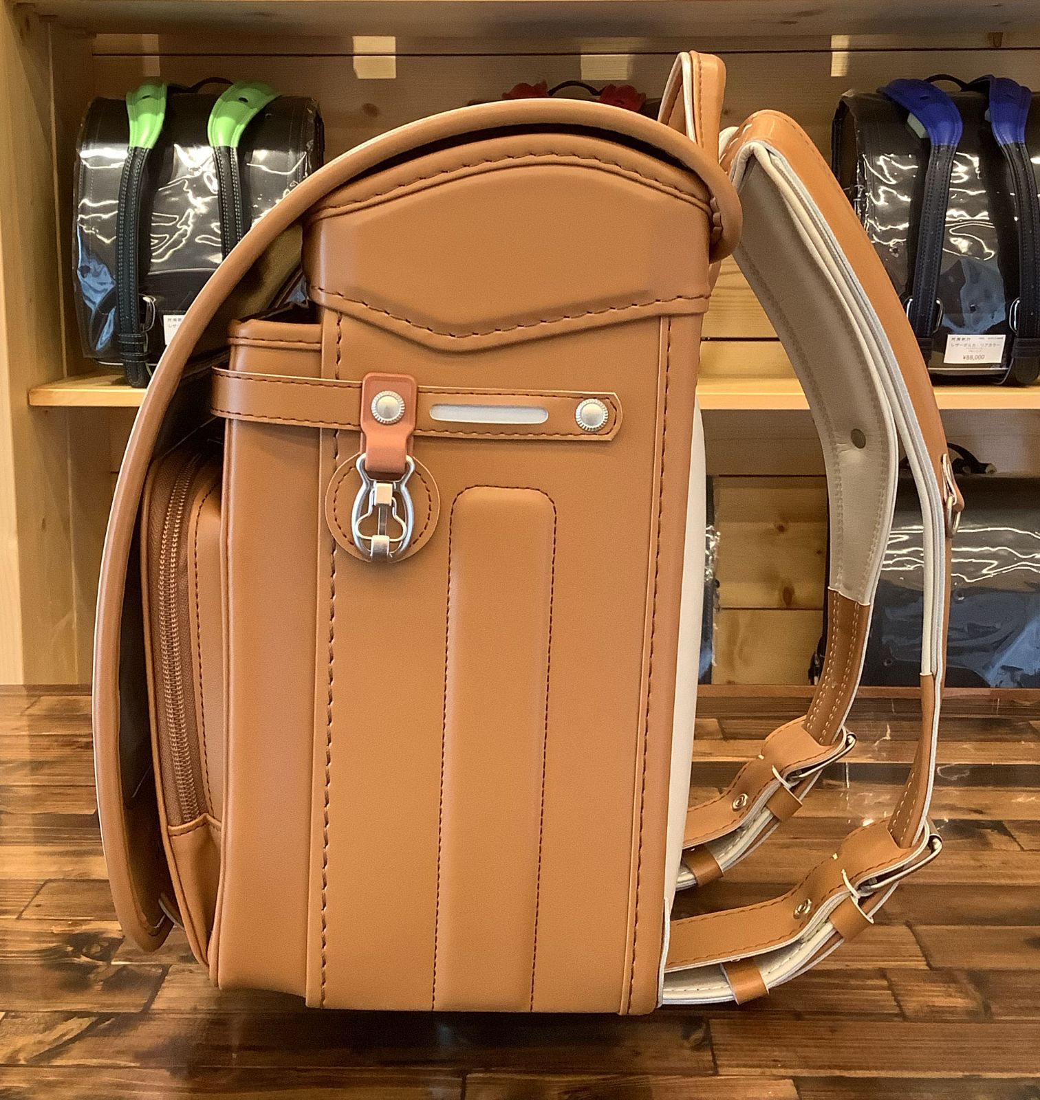 アウトレット品 <大幅値下> 新品 シンプルイーキューブ ライトキャメル 