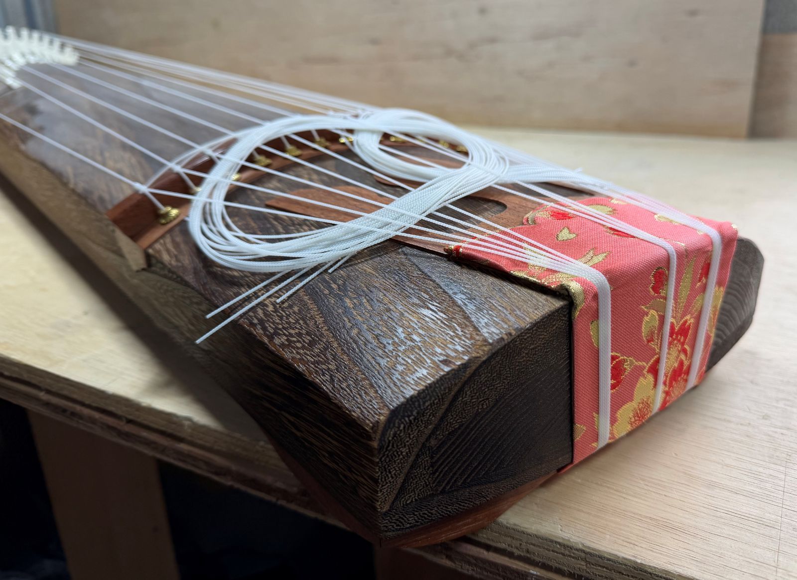 大阪府 直接引渡し限定品】発送不可 お琴 箏 全長184cm 13弦 状態良 和 