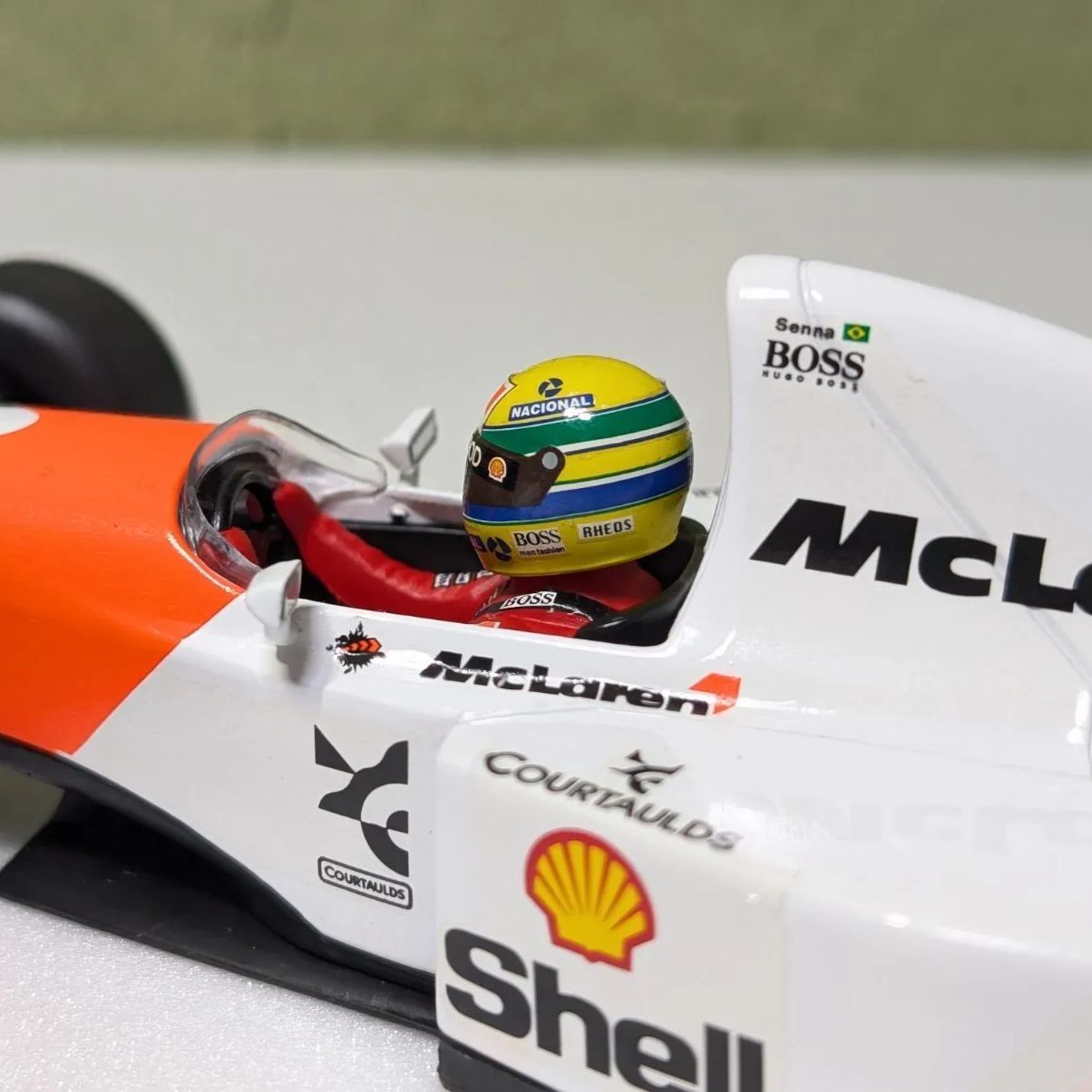 ミニチャンプス 1/18 マクラーレン MP4/8 アイルトン セナ 1/18 マクラーレンMP4/8 アイルトン・セナ F1 ミニチャンプス 中古