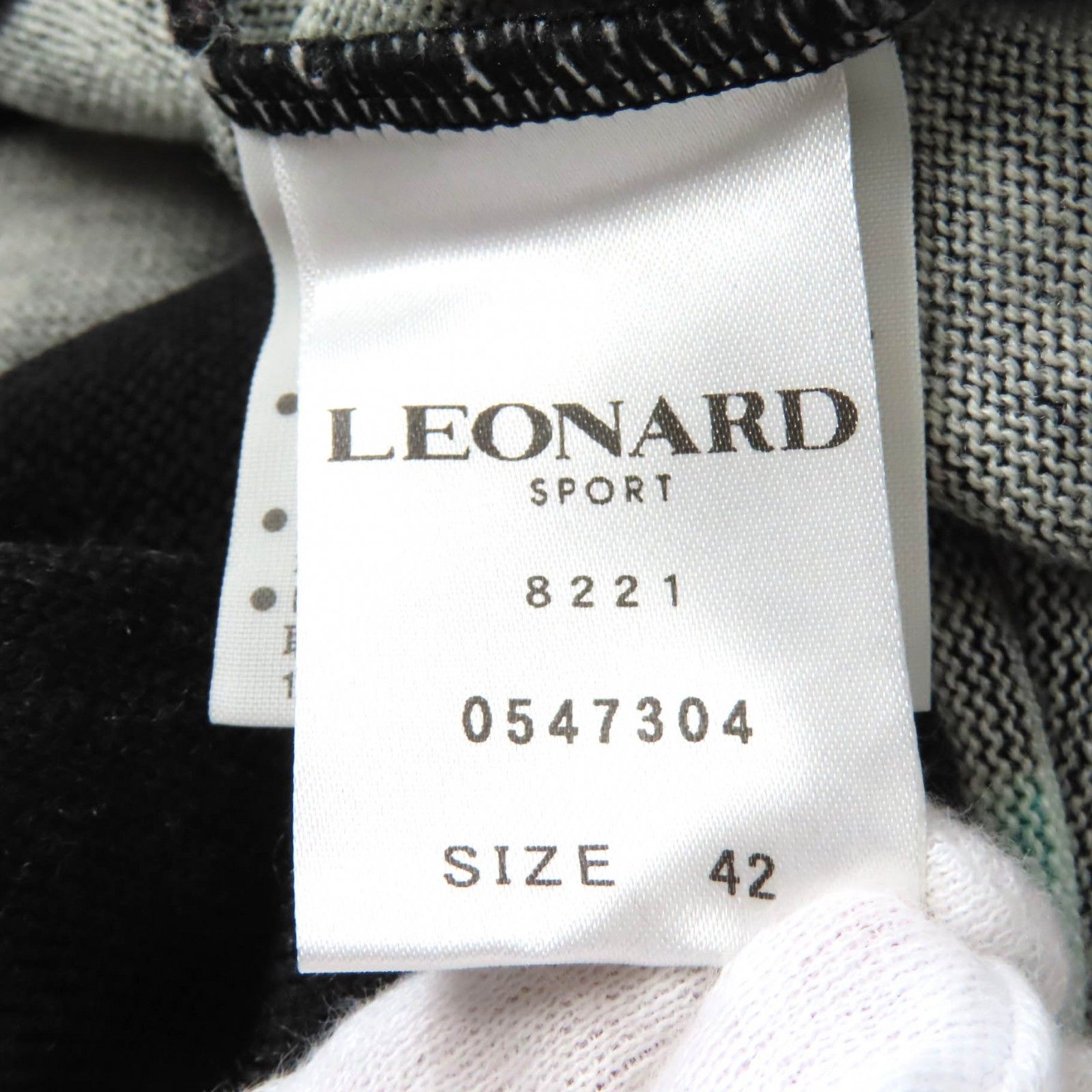 美品☆LEONARD SPORT レオナールスポーツ ウール100％ 花柄 ロゴ刺繍