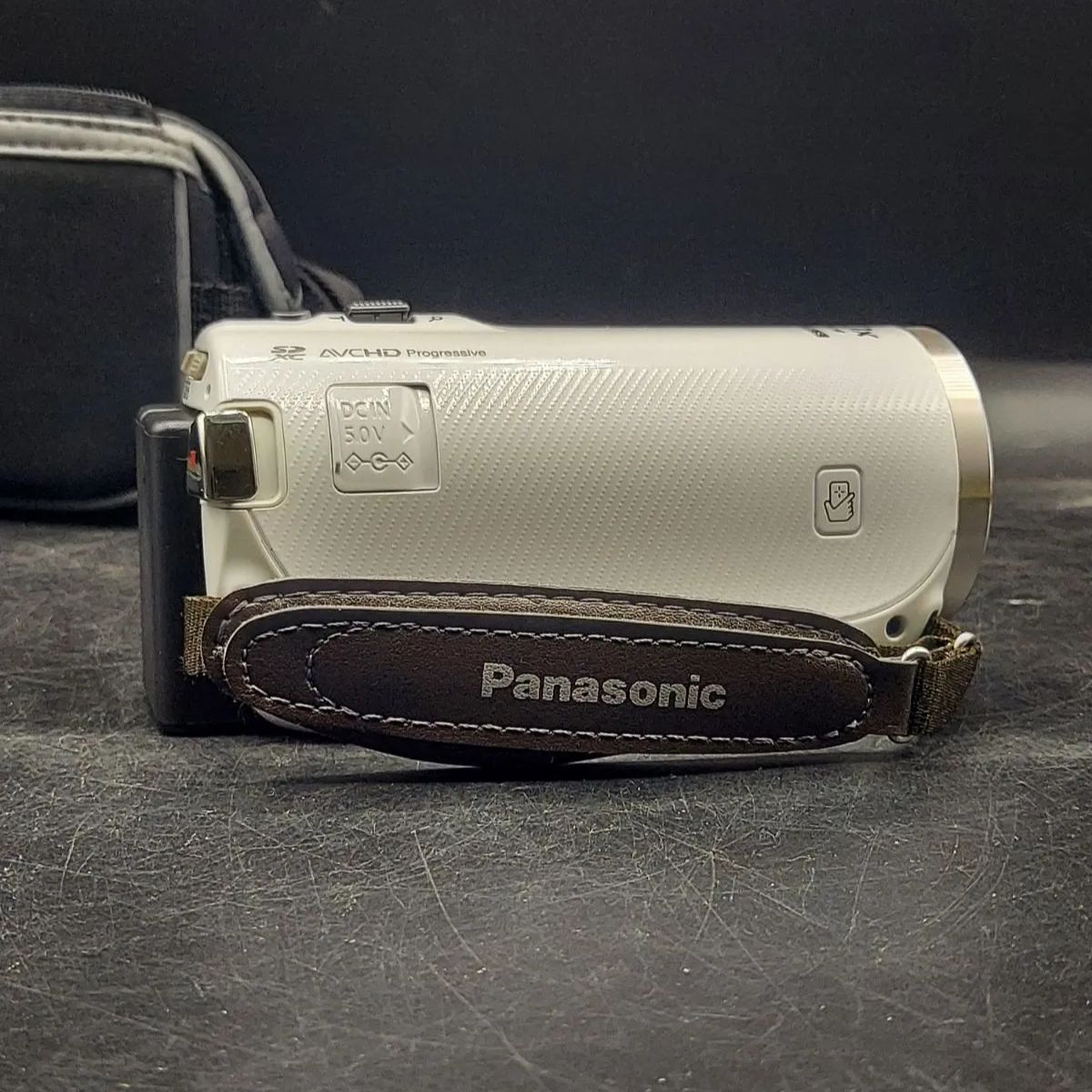 Panasonic HC-V520M ビデオカメラ 本体※動作未確認 □13 Panasonic HC-V520M 動作未確認 ホワイト ビデオカメラ - メルカリ