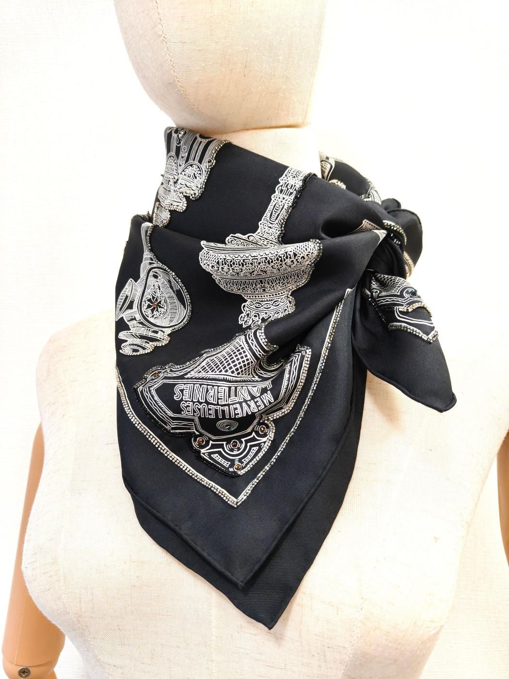 HERMES エルメス カレ90 メルヴェイユーズ・ランタン シルク スカーフ