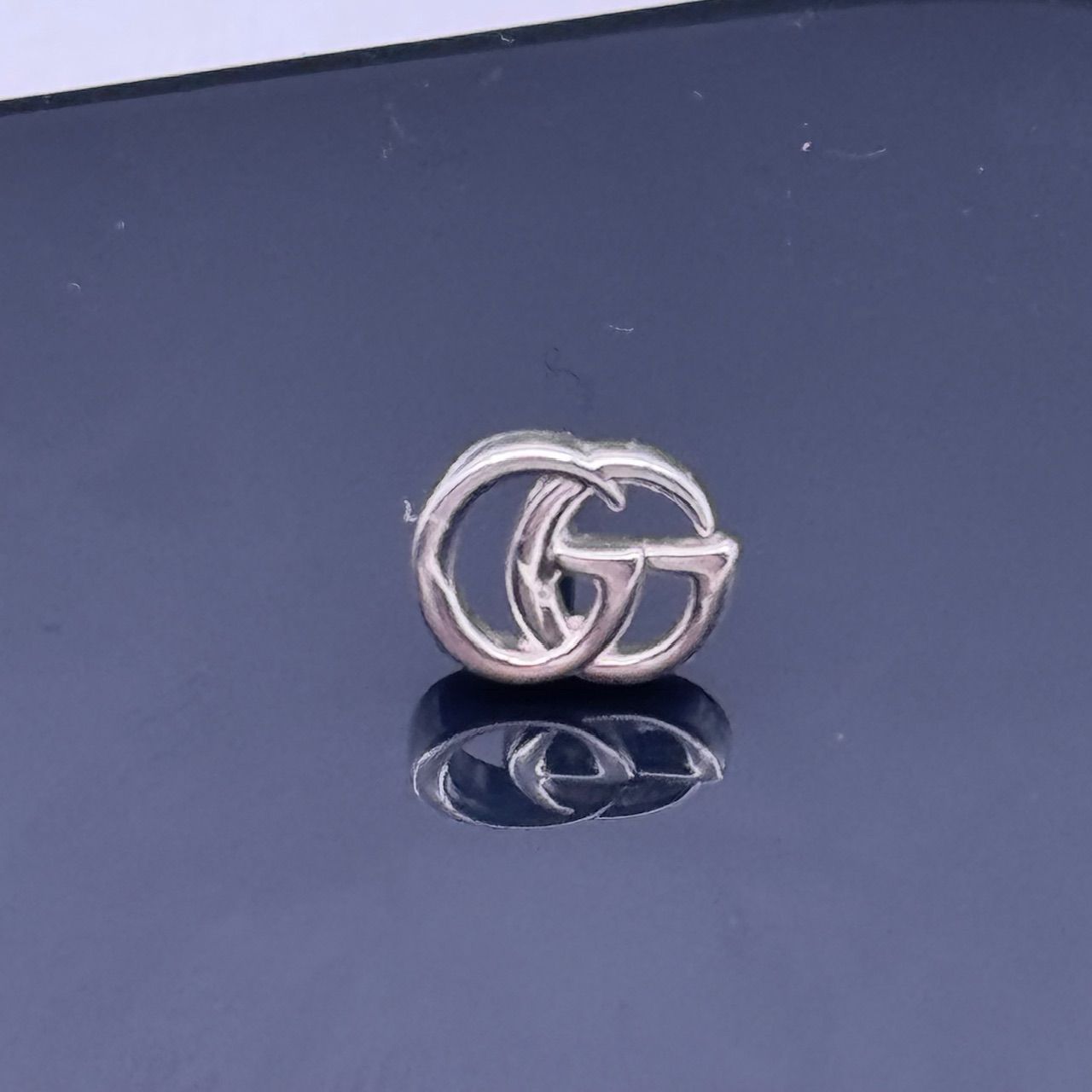 GUCCI マーモント ダブルG スタッズ 片耳 ピアス 3-19-24 - メルカリ
