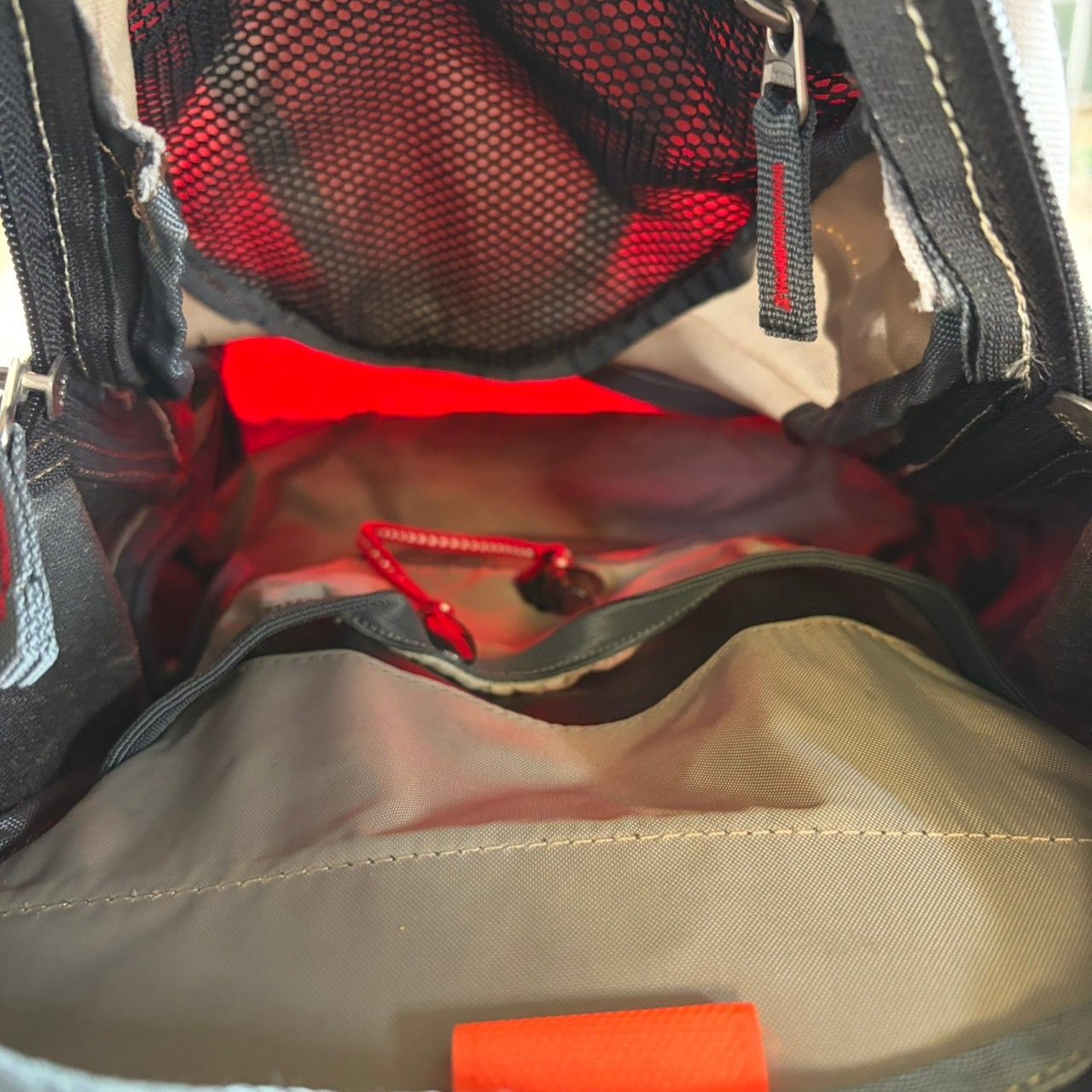 deuter ドイター Futura 22 AC SL バックパック 22L レッド Aircomfort 