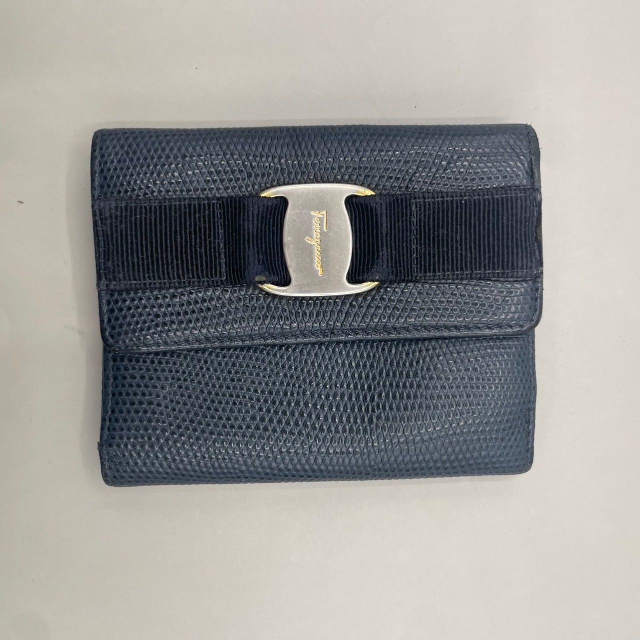良品 Salvatore Ferragamo サルヴァトーレフェラガモ 二つ折り財布 