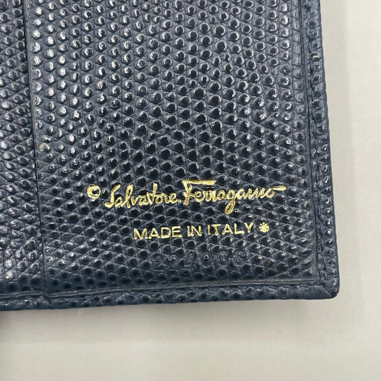 良品 Salvatore Ferragamo サルヴァトーレフェラガモ 二つ折り財布 