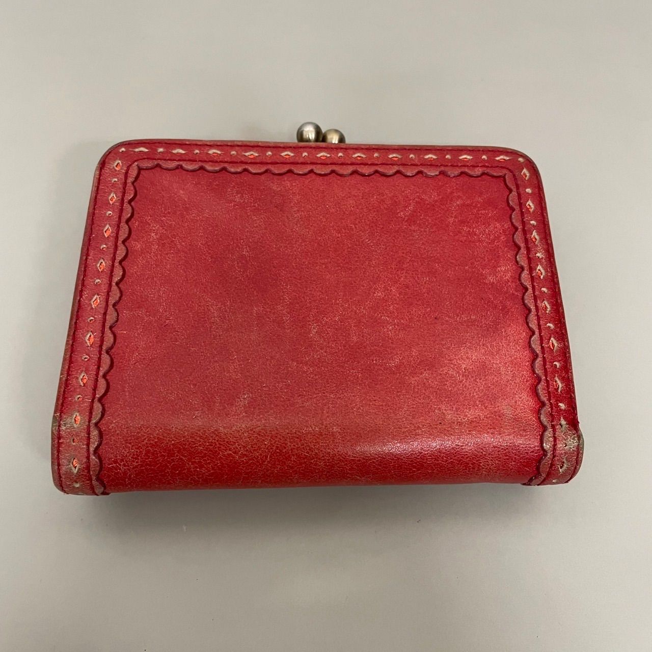 良品 ANNA SUI アナスイ 二つ折り財布 がま口 フラップ 蝶 レザー 赤