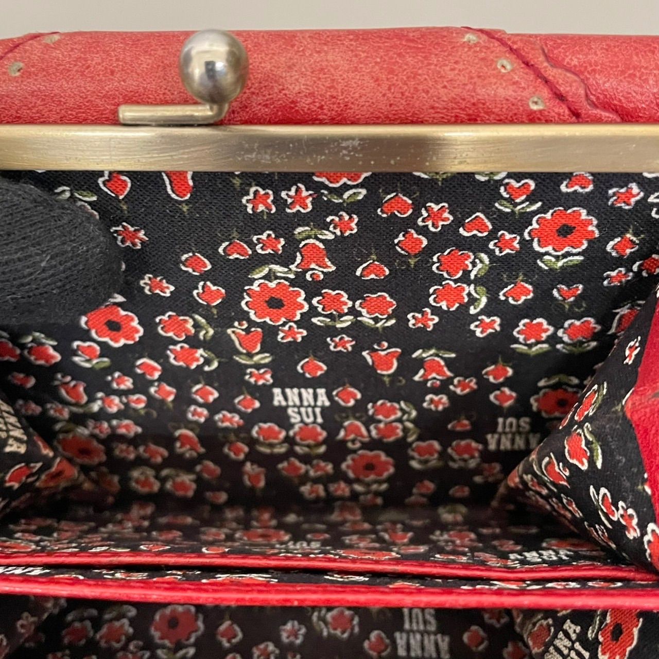 良品 ANNA SUI アナスイ 二つ折り財布 がま口 フラップ 蝶 レザー 赤