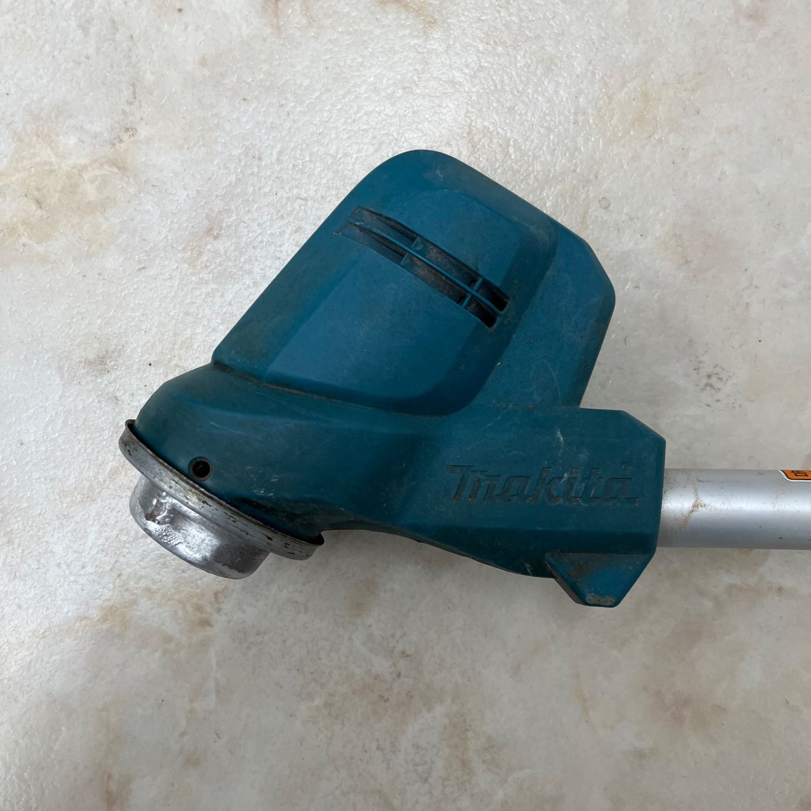 マキタ makita 充電式草刈機 MUR194D 純正バッテリー2個付 レ - メルカリ