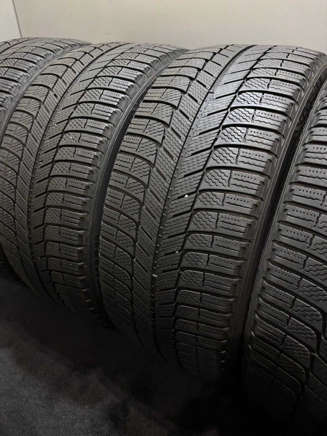 ★倉庫保管品 245/40R19 MICHELIN/X-ICE XI3 17年製 スタッドレス 4本 (南8-L593) 18,900円