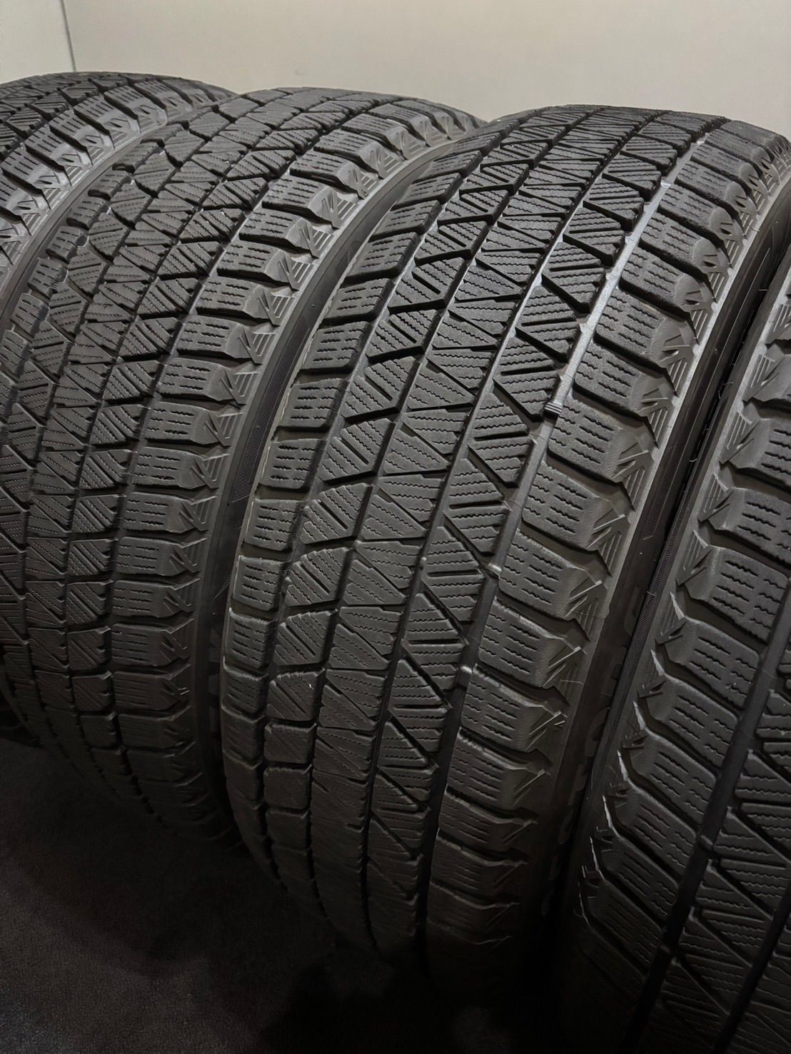 ☆235/55R20 BRIDGESTONE/DM-V3 22年製 スタッドレス 4本 ☆235/55R20 BRIDGESTONE/DM-V3 22年製 スタッドレス 4本