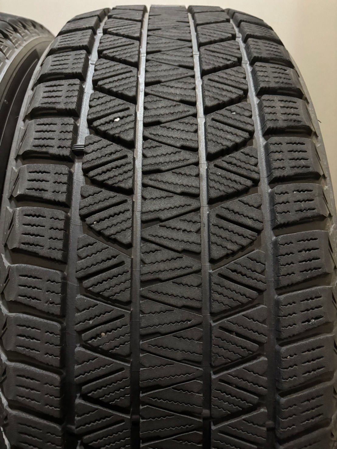 人気定番，新作登場】 235/55R20 BRIDGESTONE/DM-V3 22年製