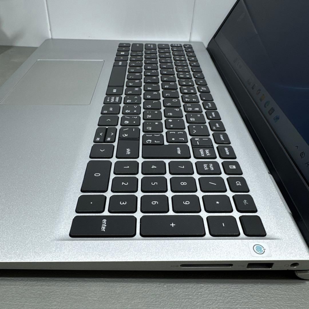 【美品】DELL 爆速SSD256GB 16GB 第11世代パソコン PC 定番，送料無料 【高性能】DELLセラミックシルバ11世代️NVMe256+1TB