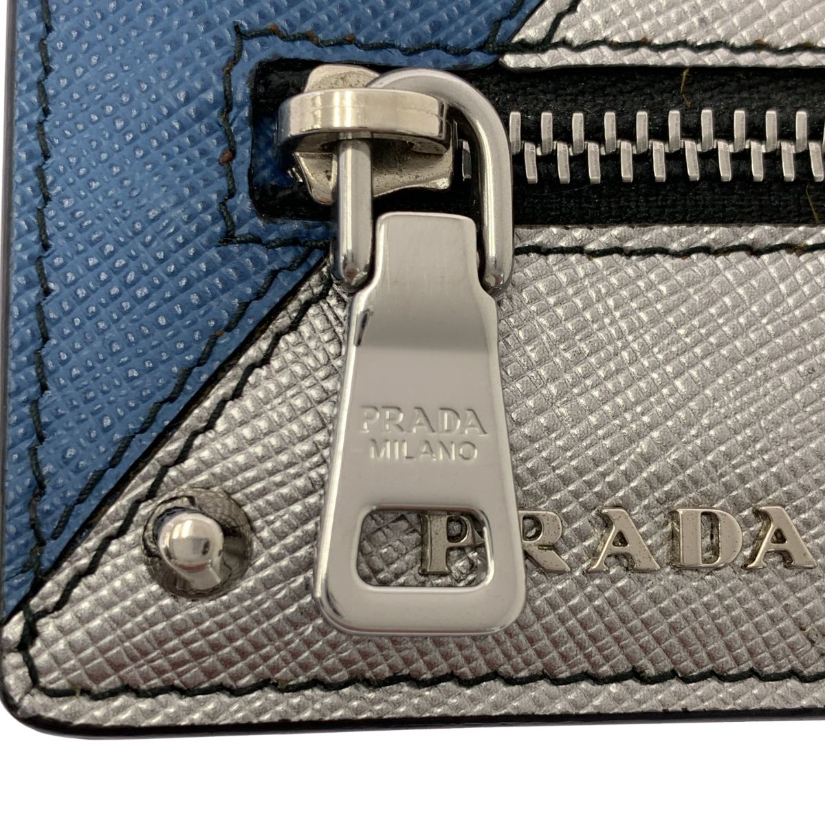 美品】 PRADA / プラダ | サフィアーノ レザー スタッズ ロゴ カード