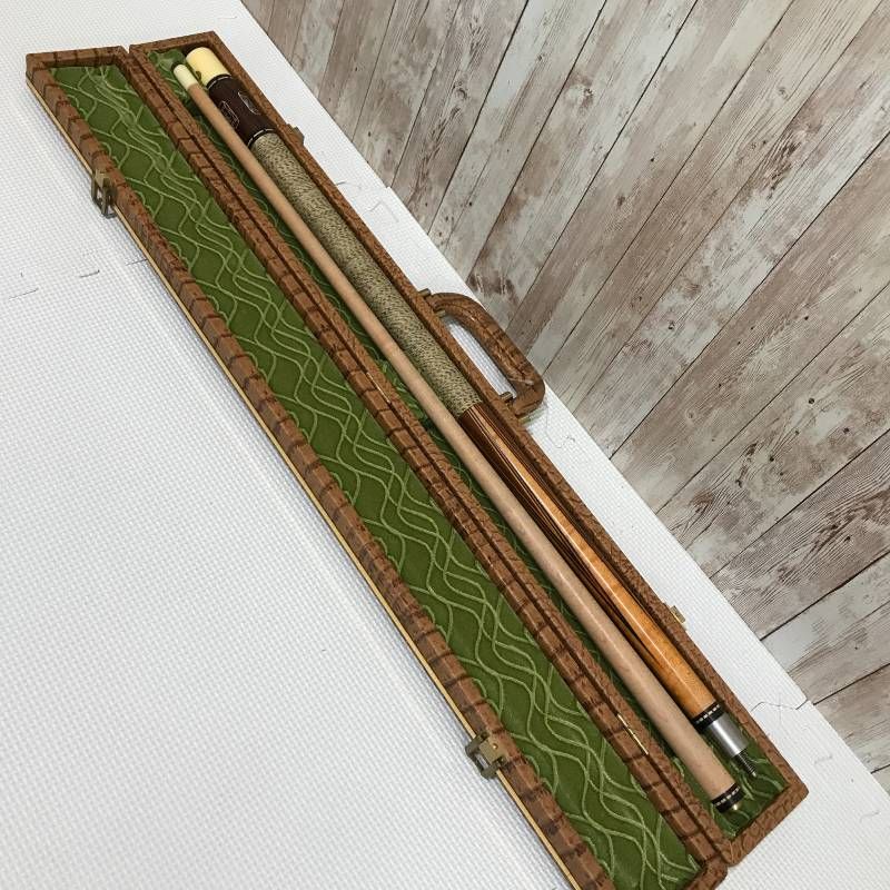 TABILLIARD CUE 20 OZ WITH CASE