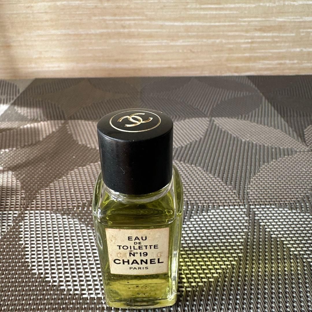 シャネル N°19 オードゥトワレット 19ml | Shop at Mercari from Japan