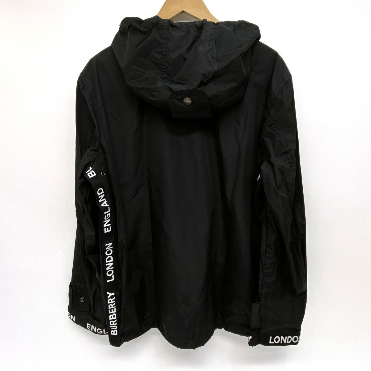【海千山千】【BURBERRY LONDON】ナイロンジャケット　黒　XL BURBERRY バーバリー ナイロンジャケット 8027690 Mサイズ ※中古