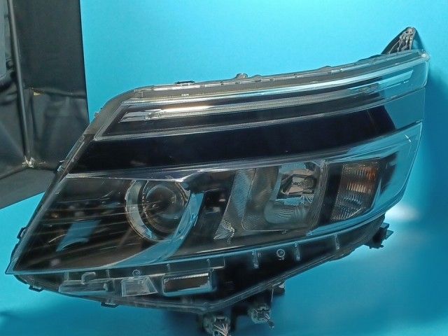 コーティング済 ヴォクシー ZRR85W 左ヘッドランプ・ヘッドライト ZS 