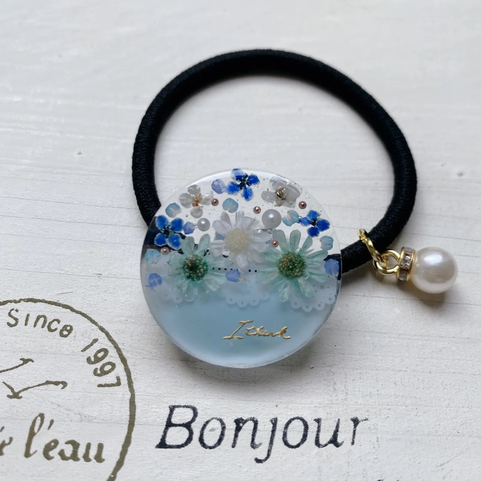 ︎✿ レジン ドライフラワー レース と 小花 の ヘアゴム（sky blue 