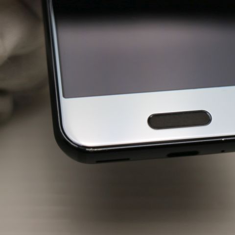 SHARP - 美品 701SH ブラック 本体 白ロム 美品 701SH AQUOS R compact ブラック スマホ 即日発送 スマホ 白ロム