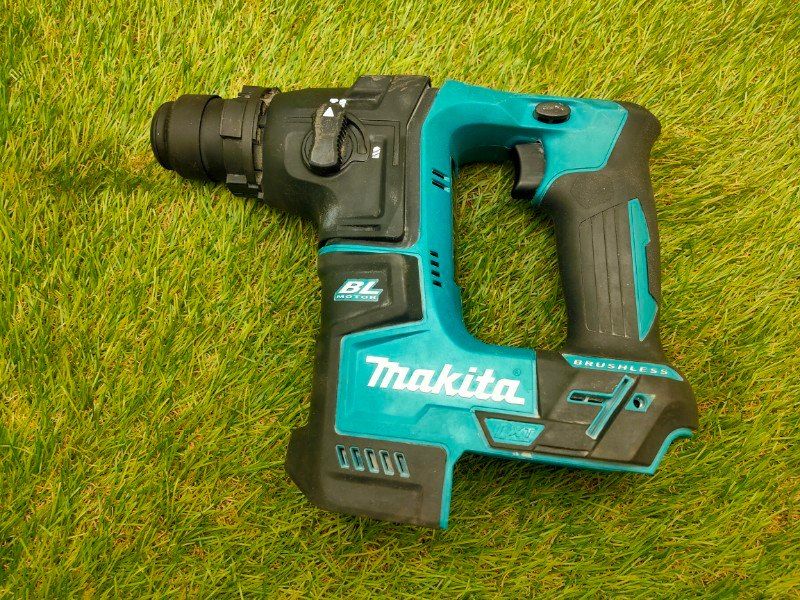 ☆マキタ(Makita) 充電式ハンマドリル(本体+ケース)17mm 18V ☆マキタ(Makita) 充電式ハンマドリル(本体+ケース)17mm 18V