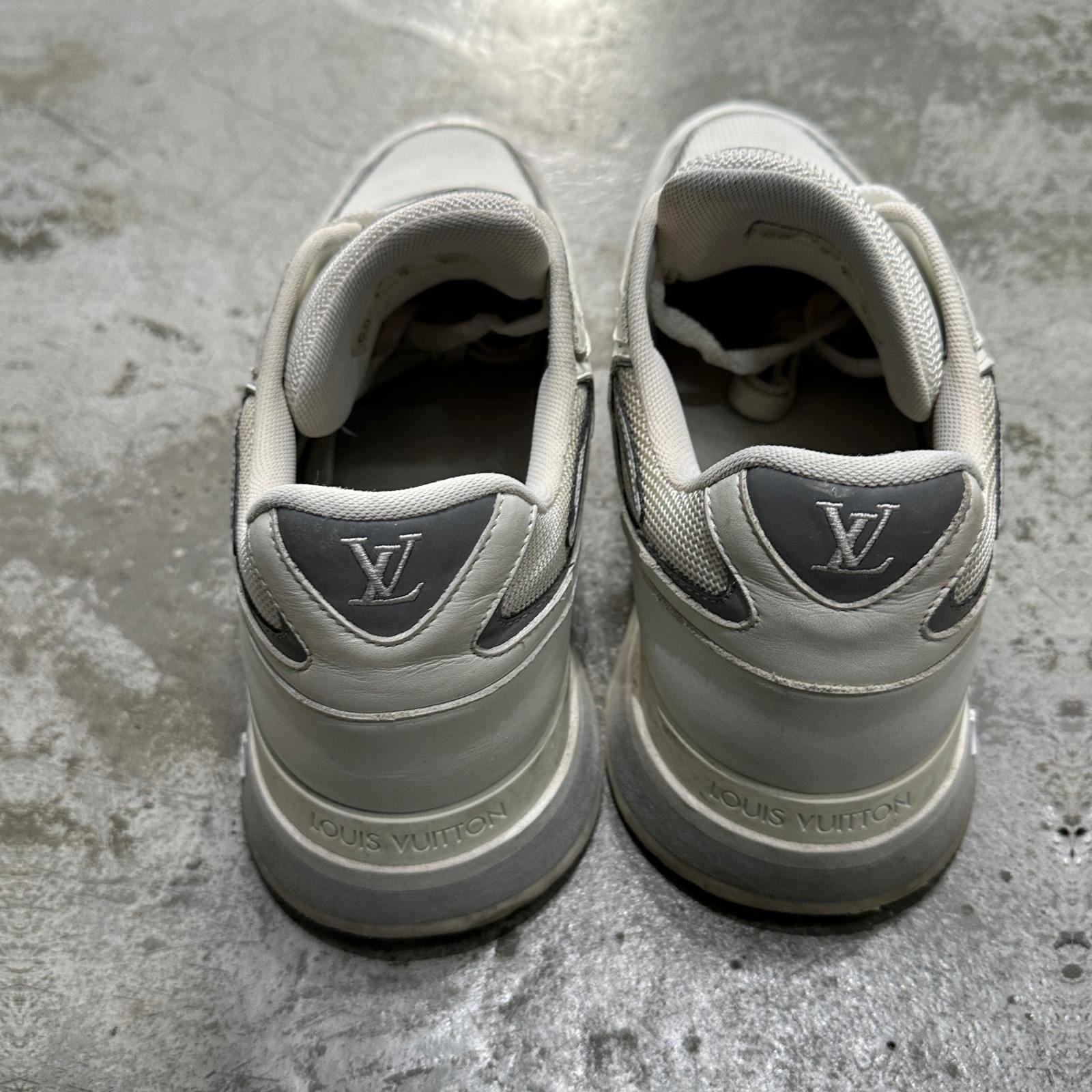 LOUIS VUITTON ランアウェイライン LVロゴ スニーカー ローカット 