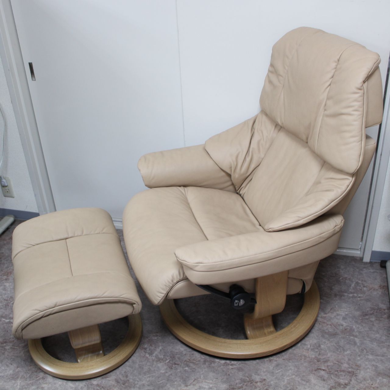 641)【未使用/2018年製】Ekornes エコーネス Reno レノ Mサイズ 