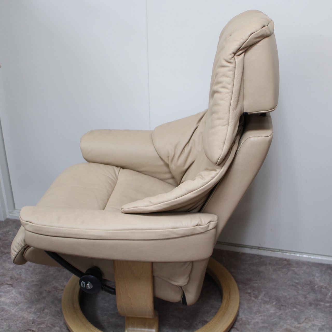 641)【未使用/2018年製】Ekornes エコーネス Reno レノ Mサイズ 