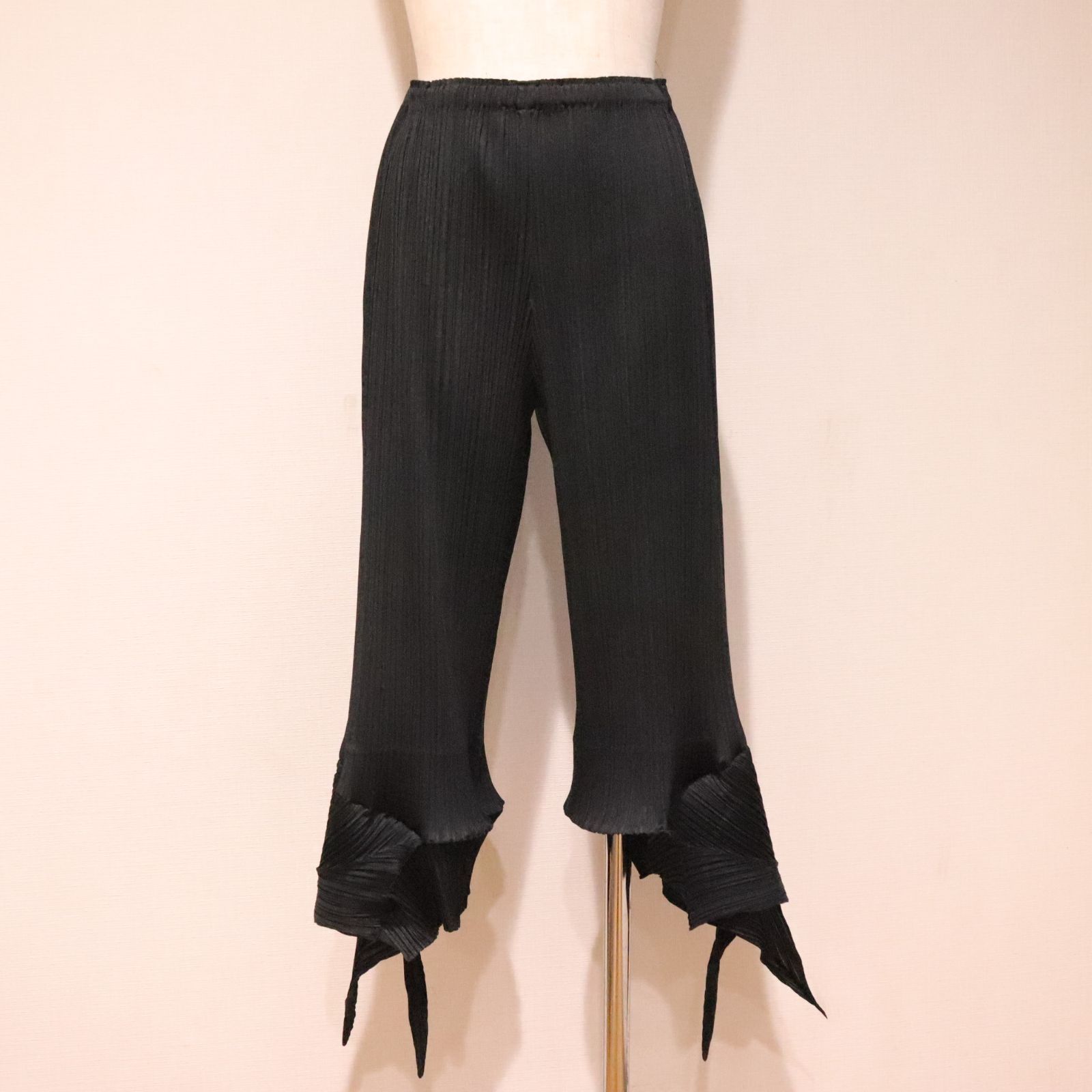 PLEATS PLEASE ISSEY MIYAKE 変形パンツ BLACK 【公式通販】